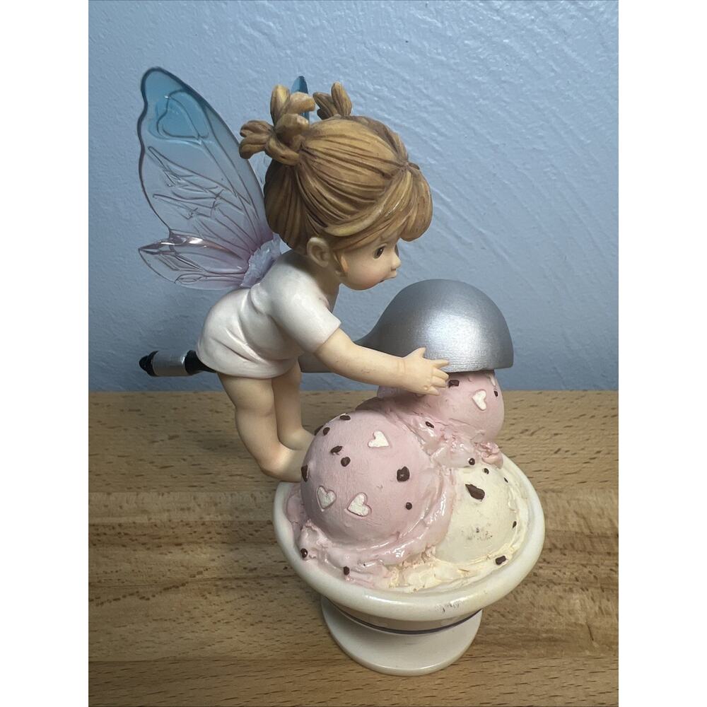 My Little Kitchen Fairie "Ice Cream Fairie" Figurine 106956 Enesco 2002 Santiago